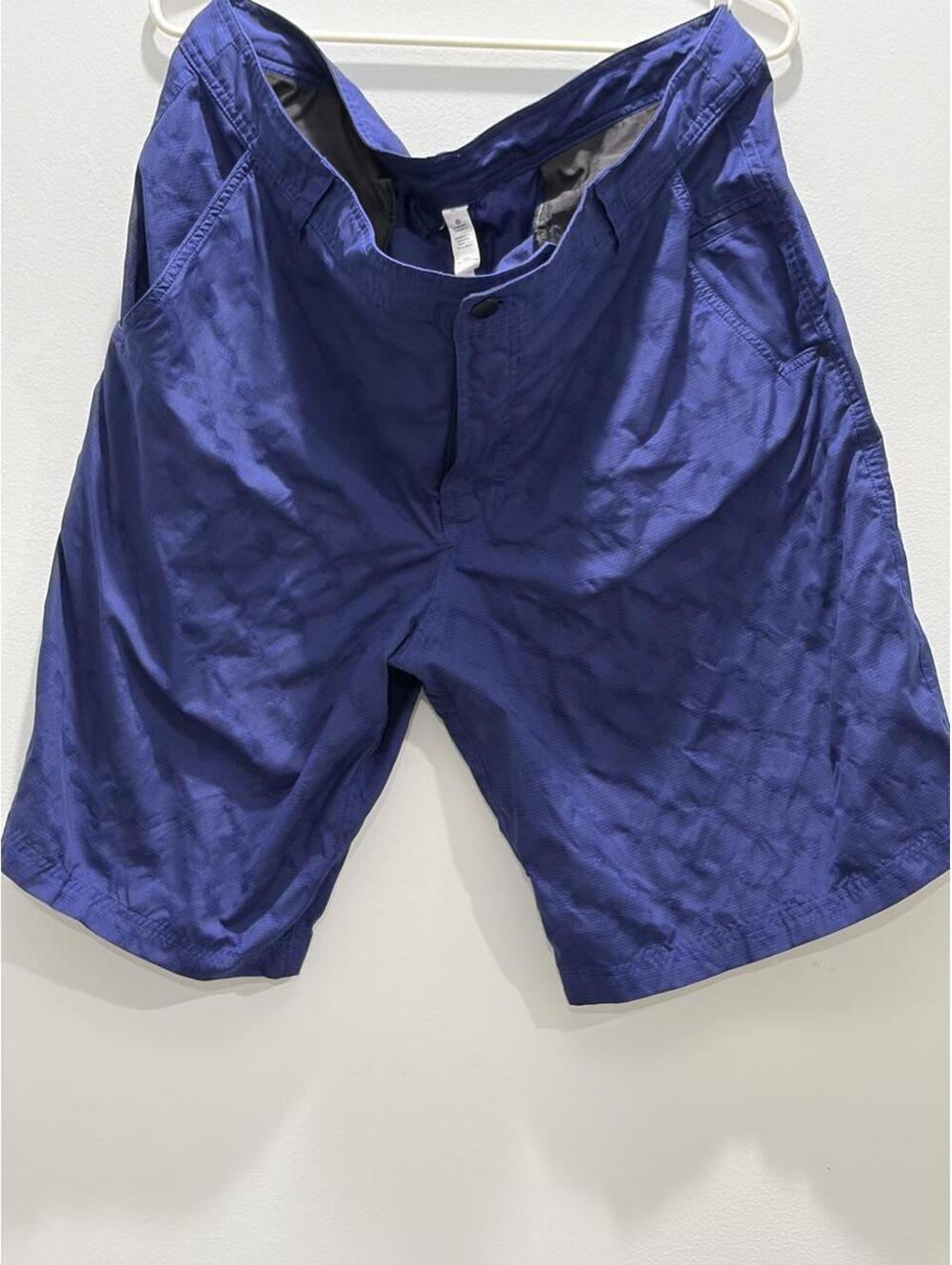 Lululemon Men's Blue and Purple Shorts